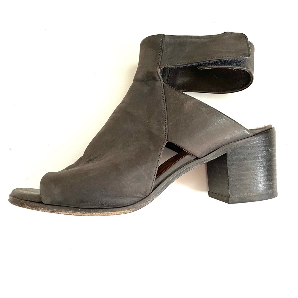 Coclico Leather Slingback Sandals - Picture 8 of 13
